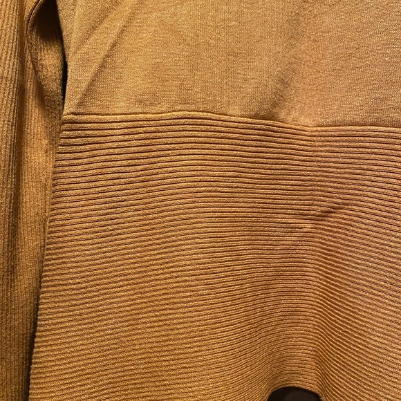 Verve ami Sweater Size Large - Picture 2 of 5